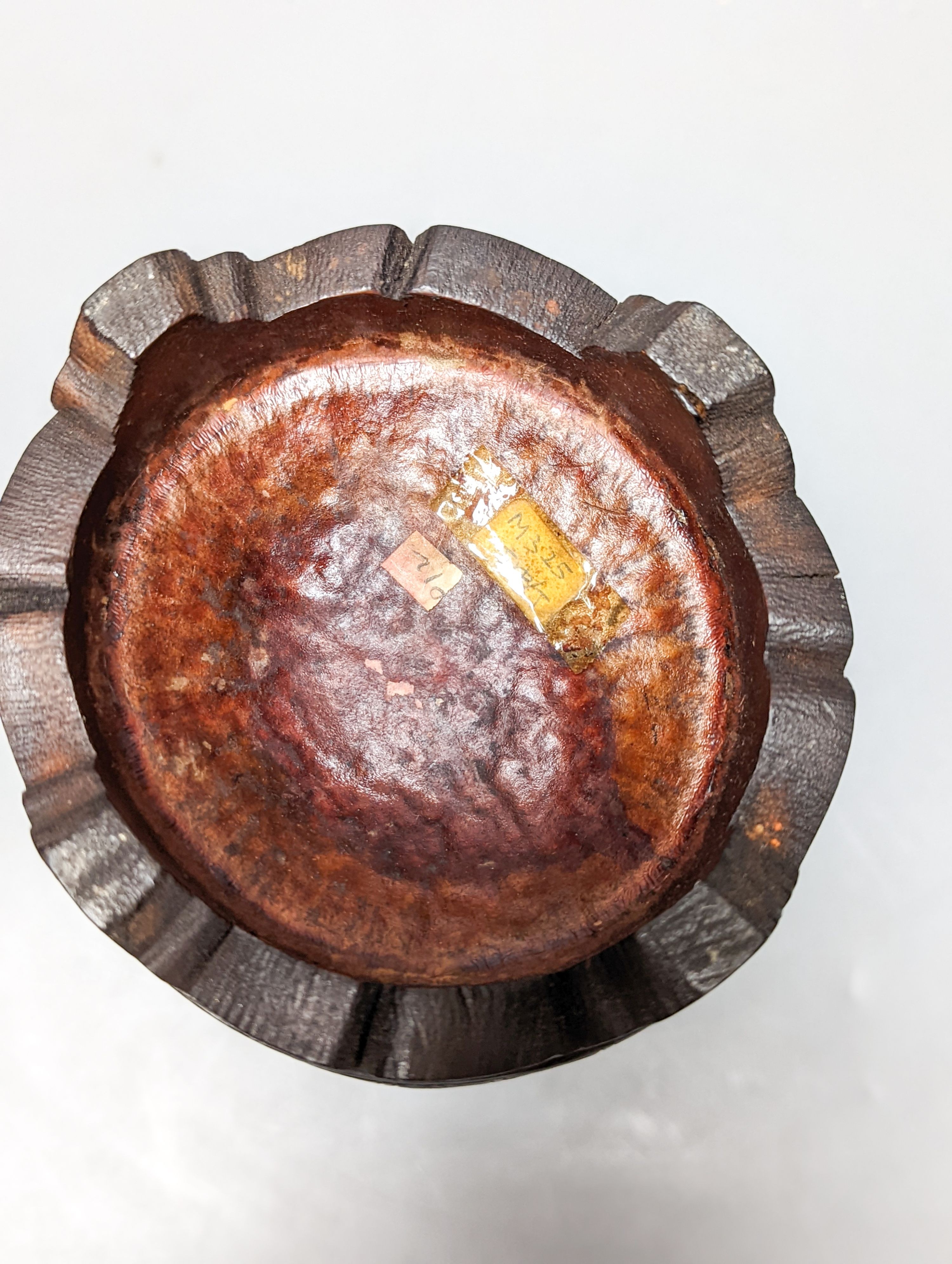 A Chinese carved bamboo brush pot 20cm